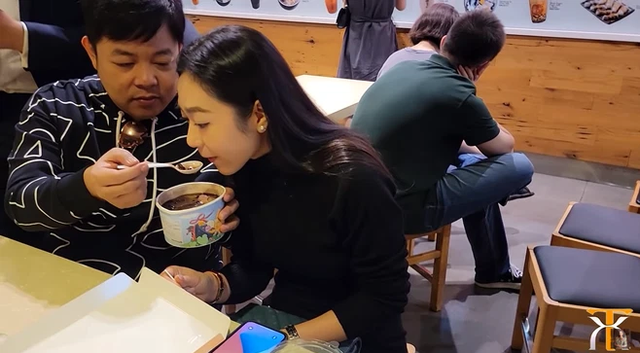 Nữ ca sĩ sắp cưới Vua cá Koi Việt Nam: Cuộc sống giàu có, xinh đẹp và nổi tiếng - Ảnh 6.